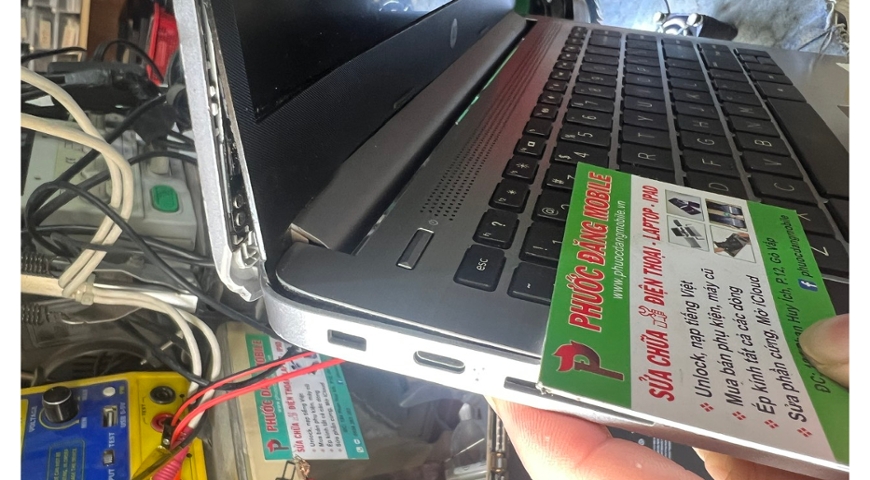 Laptop HP gãy bản lề